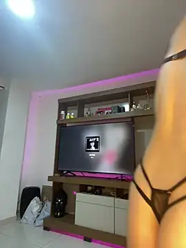 Snapshot of Julieta-sett chatting on 02-18-25, 04:15 Julieta-sett online show from 02-18-25, 04:15