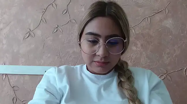 Snapshot of Miabonnett_ chatting on 02-05-25, 03:52 Miabonnett online show from 02-05-25, 03:52