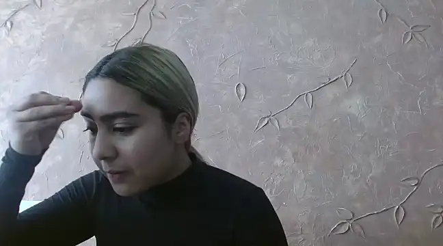 Snapshot of Miabonnett_ chatting on 02-07-25, 01:01 Miabonnett online show from 02-07-25, 01:01