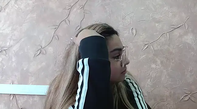 Snapshot of Miabonnett_ chatting on 02-10-25, 07:07 Miabonnett online show from 02-10-25, 07:07