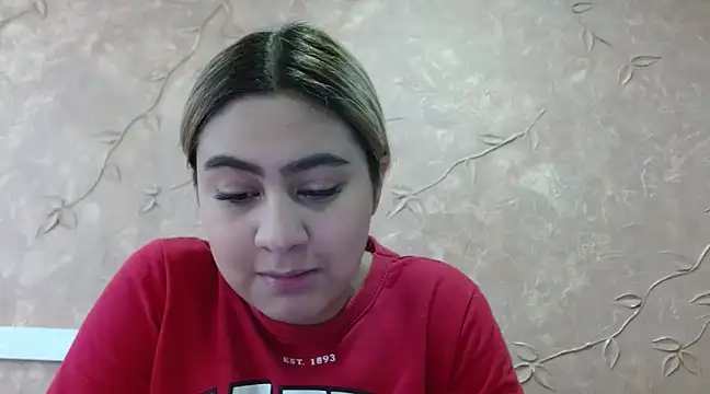 Snapshot of Miabonnett_ chatting on 02-24-25, 12:05 Miabonnett online show from 02-24-25, 12:05