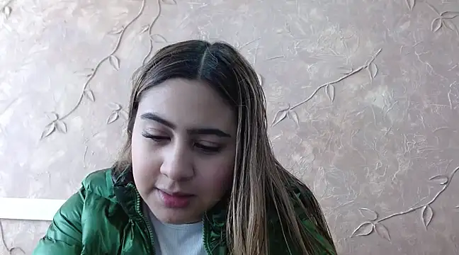 Snapshot of Miabonnett_ chatting on 02-27-25, 12:02 Miabonnett online show from 02-27-25, 12:02