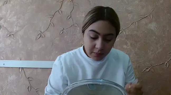 Snapshot of Miabonnett_ chatting on 03-03-25, 12:05 Miabonnett online show from 03-03-25, 12:05