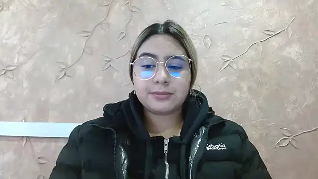 Snapshot of Miabonnett_ chatting on 03-04-25, 12:01 Miabonnett online show from 03-04-25, 12:01