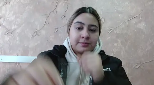 Snapshot of Miabonnett_ chatting on 03-05-25, 12:11 Miabonnett online show from 03-05-25, 12:11