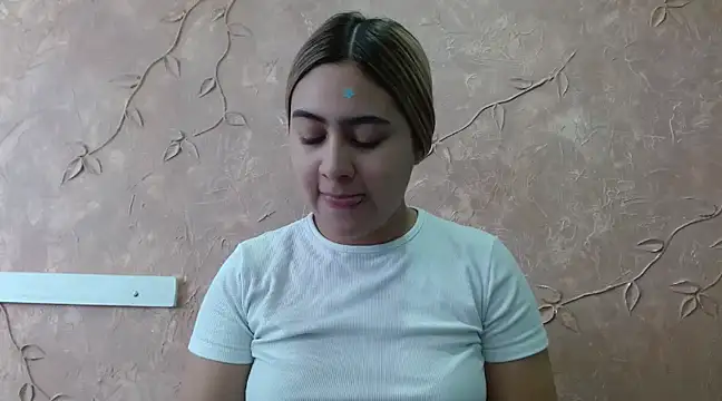 Snapshot of Miabonnett_ chatting on 03-06-25, 12:09 Miabonnett online show from 03-06-25, 12:09