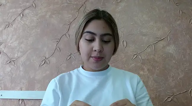 Snapshot of Miabonnett_ chatting on 03-08-25, 01:03 Miabonnett online show from 03-08-25, 01:03