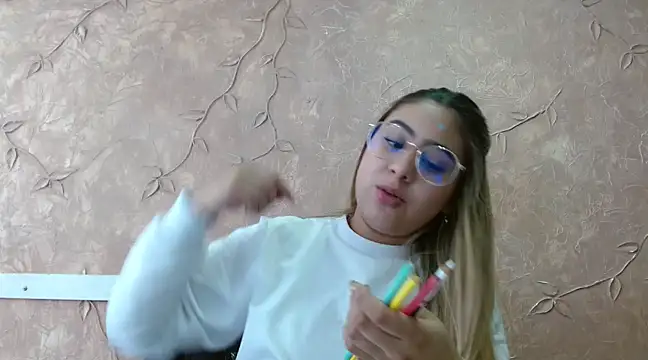 Snapshot of Miabonnett_ chatting on 03-08-25, 04:06 Miabonnett online show from 03-08-25, 04:06