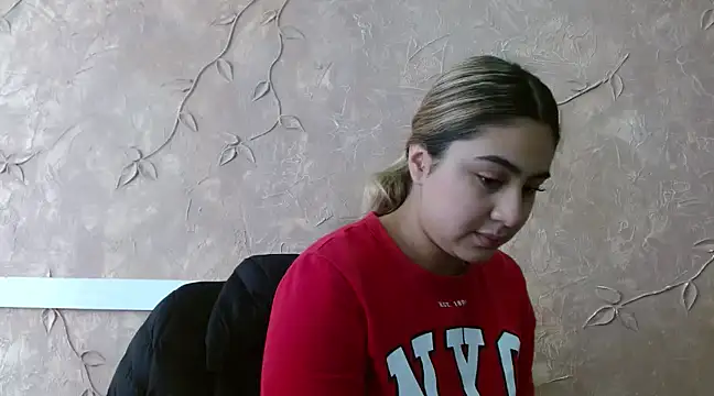 Snapshot of Miabonnett_ chatting on 03-11-25, 12:06 Miabonnett online show from 03-11-25, 12:06