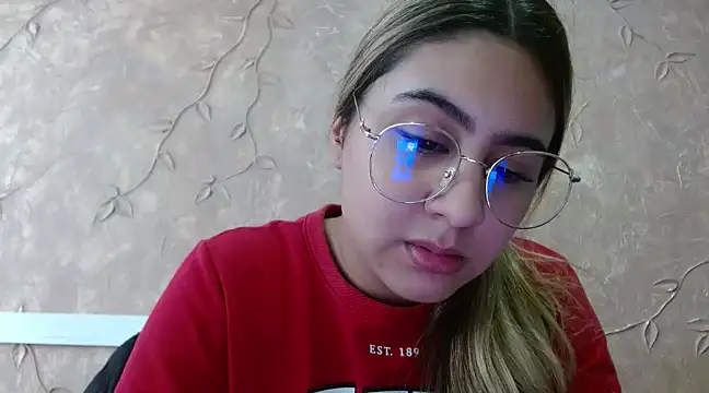 Snapshot of Miabonnett_ chatting on 03-11-25, 06:19 Miabonnett online show from 03-11-25, 06:19