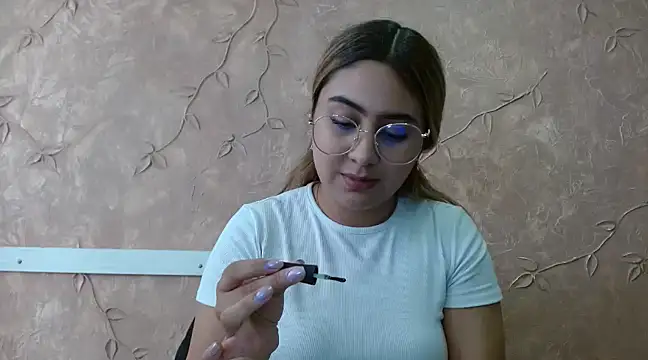 Snapshot of Miabonnett_ chatting on 03-14-25, 03:14 Miabonnett online show from 03-14-25, 03:14