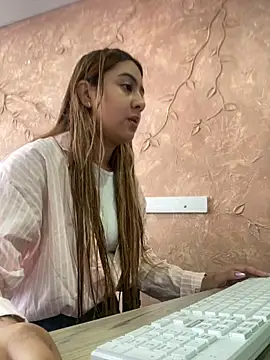 Snapshot of Miabonnett_ chatting on 09-15-25, 11:54 Miabonnett online show from 09-15-25, 11:54