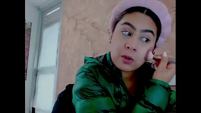 Snapshot of Miabonnett_ chatting on 09-30-25, 12:10 Miabonnett online show from 09-30-25, 12:10