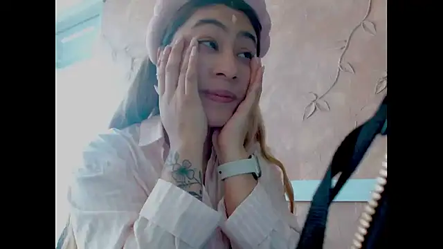 Snapshot of Miabonnett_ chatting on 10-01-25, 12:11 Miabonnett online show from 10-01-25, 12:11