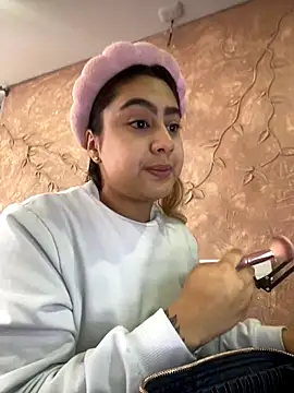 Snapshot of Miabonnett_ chatting on 10-08-25, 12:14 Miabonnett online show from 10-08-25, 12:14