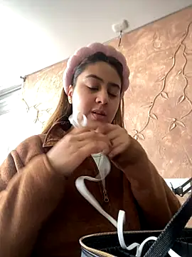 Snapshot of Miabonnett_ chatting on 10-09-25, 12:03 Miabonnett online show from 10-09-25, 12:03