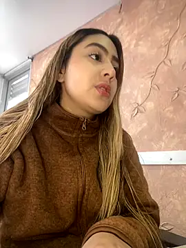 Snapshot of Miabonnett_ chatting on 10-13-25, 12:05 Miabonnett online show from 10-13-25, 12:05