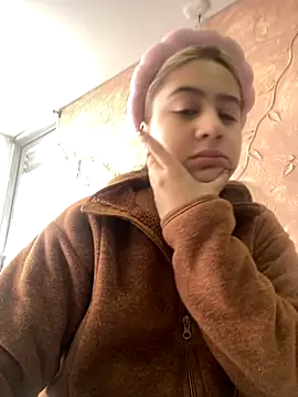 Snapshot of Miabonnett_ chatting on 10-21-25, 12:06 Miabonnett online show from 10-21-25, 12:06