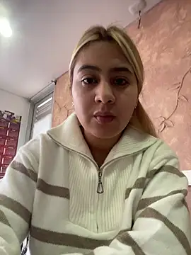 Snapshot of Miabonnett_ chatting on 10-23-25, 12:15 Miabonnett online show from 10-23-25, 12:15