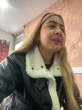 Snapshot of Miabonnett_ chatting on 10-30-25, 12:06 Miabonnett online show from 10-30-25, 12:06