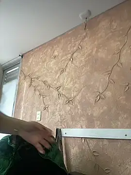 Snapshot of Miabonnett_ chatting on 11-06-25, 12:17 Miabonnett online show from 11-06-25, 12:17