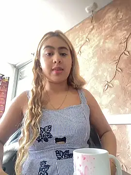 Snapshot of Miabonnett_ chatting on 11-08-25, 12:16 Miabonnett online show from 11-08-25, 12:16