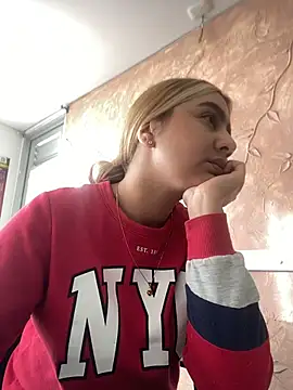 Snapshot of Miabonnett_ chatting on 11-12-25, 12:05 Miabonnett online show from 11-12-25, 12:05