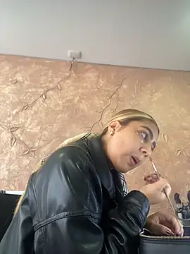 Snapshot of Miabonnett_ chatting on 11-21-25, 12:15 Miabonnett online show from 11-21-25, 12:15