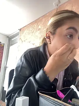 Snapshot of Miabonnett_ chatting on 11-22-25, 12:15 Miabonnett online show from 11-22-25, 12:15