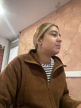 Snapshot of Miabonnett_ chatting on 11-24-25, 12:16 Miabonnett online show from 11-24-25, 12:16