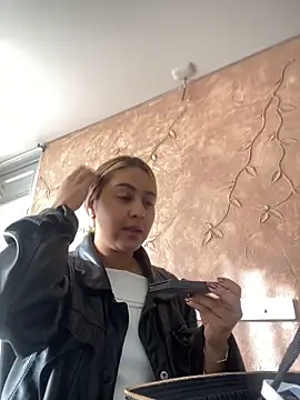 Snapshot of Miabonnett_ chatting on 11-26-25, 12:17 Miabonnett online show from 11-26-25, 12:17