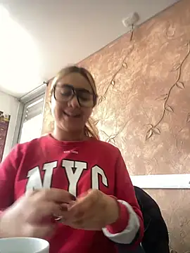 Snapshot of Miabonnett_ chatting on 12-02-25, 12:21 Miabonnett online show from 12-02-25, 12:21