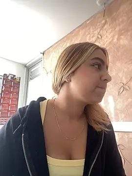 Snapshot of Miabonnett_ chatting on 12-03-25, 12:25 Miabonnett online show from 12-03-25, 12:25