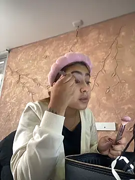 Snapshot of Miabonnett_ chatting on 12-04-25, 12:14 Miabonnett online show from 12-04-25, 12:14