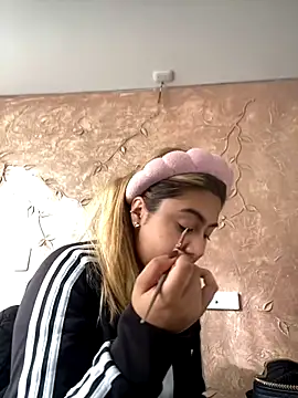 Snapshot of Miabonnett_ chatting on 12-05-25, 12:25 Miabonnett online show from 12-05-25, 12:25