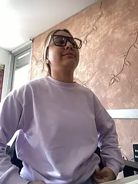 Snapshot of Miabonnett_ chatting on 12-14-25, 01:05 Miabonnett online show from 12-14-25, 01:05