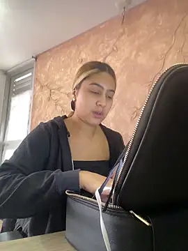 Snapshot of Miabonnett_ chatting on 12-15-25, 12:20 Miabonnett online show from 12-15-25, 12:20