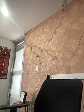 Snapshot of Miabonnett_ chatting on 12-17-25, 12:11 Miabonnett online show from 12-17-25, 12:11