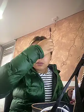 Snapshot of Miabonnett_ chatting on 12-19-25, 12:23 Miabonnett online show from 12-19-25, 12:23