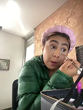 Snapshot of Miabonnett_ chatting on 01-06-26, 12:20 Miabonnett online show from 01-06-26, 12:20