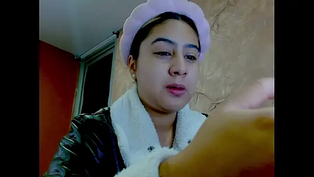 Snapshot of Miabonnett_ chatting on 01-09-26, 12:19 Miabonnett online show from 01-09-26, 12:19