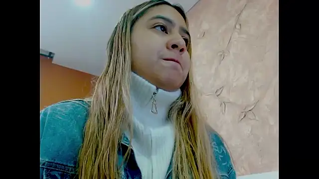 Snapshot of Miabonnett_ chatting on 01-10-26, 12:18 Miabonnett online show from 01-10-26, 12:18