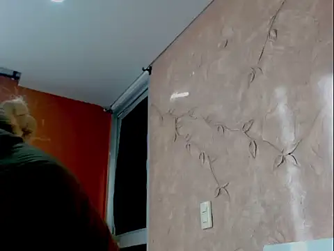 Snapshot of Miabonnett_ chatting on 01-19-26, 12:20 Miabonnett online show from 01-19-26, 12:20