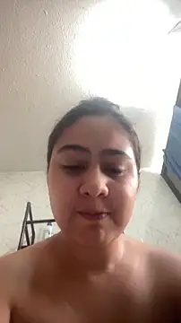 Snapshot of Miabonnett_ chatting on 02-12-26, 02:01 Miabonnett online show from 02-12-26, 02:01