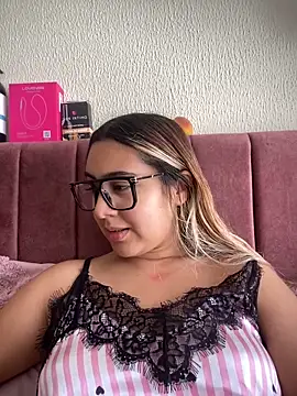 Snapshot of Miabonnett_ chatting on 02-25-26, 03:21 Miabonnett online show from 02-25-26, 03:21