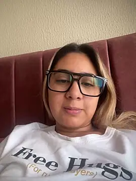 Snapshot of Miabonnett_ chatting on 03-03-26, 12:00 Miabonnett online show from 03-03-26, 12:00