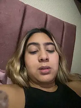 Snapshot of Miabonnett_ chatting on 03-08-26, 02:48 Miabonnett online show from 03-08-26, 02:48