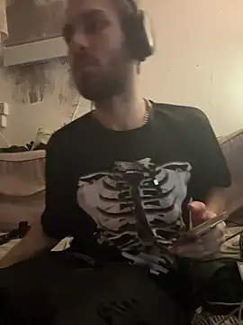 Snapshot of pervy_devil chatting on 12-16-25, 09:31 pervy devil online show from 12-16-25, 09:31