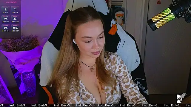 Emili1- online show from 12-15-25, 02:32