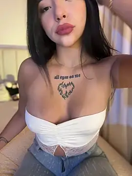 Snapshot of eva_elifee chatting on 03-26-26, 05:02 eva elifee online show from 03-26-26, 05:02